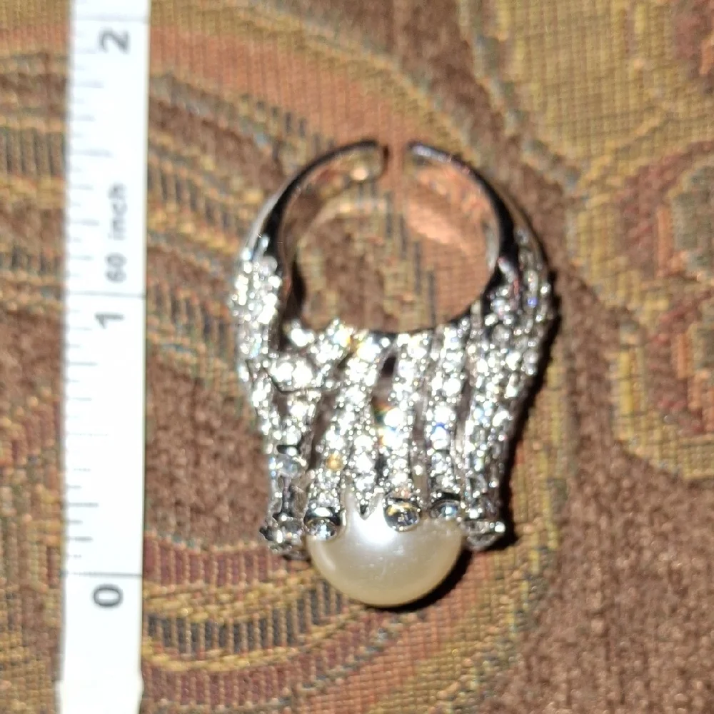 Elegant Silver Pearl Ring